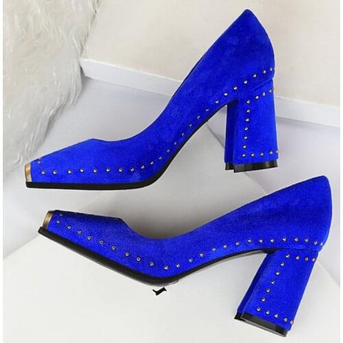 2021 Women 7.5cm High Heels Lady Escarpins Chunky Rivets Lady Block Block Low Heels Square Toe Office Blue Yellow Studded Shoes
