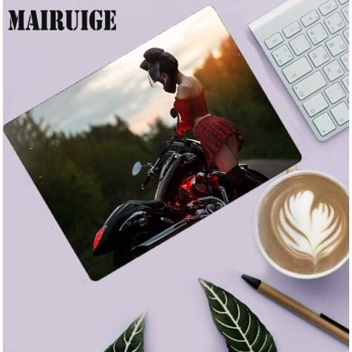 Mairuige Sexy Girl Locomotive Pattern Gaming Mouse Pad Hot Sales Among Us Gamer Mice Retail Rubber Small Mousepad PC Desk Mat