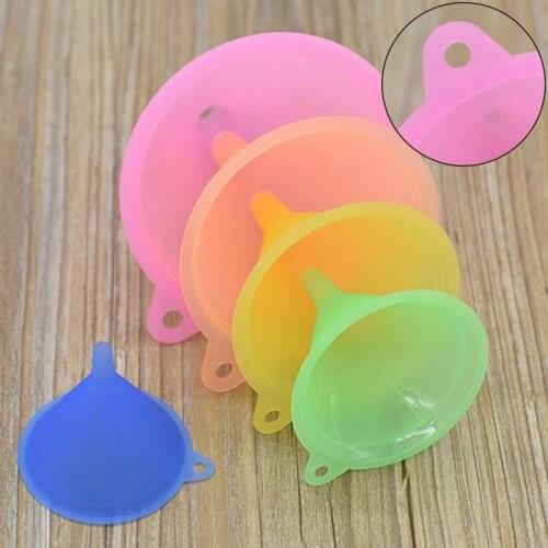 5pcs/set 5 Sizes Mini Liquid Oil Funnel Plastic Liquid Oil Wine Dispensing Transfer Funnel for Home Kitchen Lab Supplies Tools