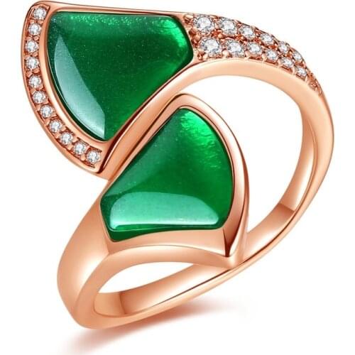 Fashion Scalloped Skirt Shape Green Agate Finger Rings for Women Luxurious Elegant Valentines Day Gift Wedding Jewelry R80