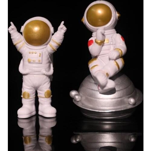 4pcs/set Cute Astronaut Anime Action Figure PVC Toys Kawaii Golden Space Suit Dolls Room Decor Ornaments Favorites Gift for Boys