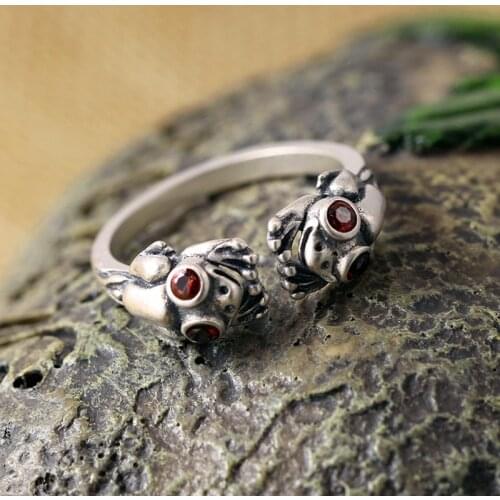 S925 silver jewelry crafted minimalist frog ring opening beautiful lady