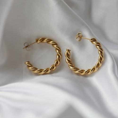 Tarnish Free PVD Gold Finish Retro Rope Hollow Earring Stainless Steel Tarnish Free Gold Jewelry Wholesale