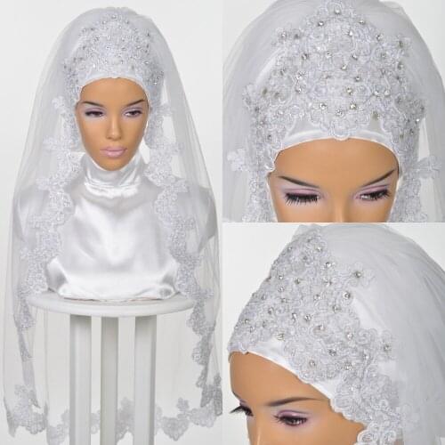Muslim Wedding Veils for Brides 2019 Bridal Hijab Beading Crystals Lace Appliques Edge Elbow Length Veil One Layer