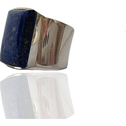 Ring, 1ª Ley silver and ruby spinel. Size approx of Ruby: 25 mm x 15mm. Weight: 8 gr. Size: 15