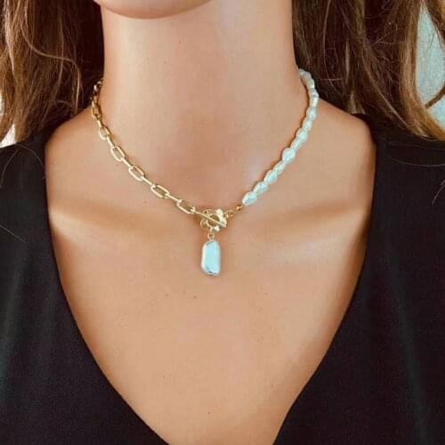 New Vintage Irregular Pearl Necklace Woman Elegant Clavicle Chain Fashion Flower OT Buckle Simplic Personality Necklace Jewelry