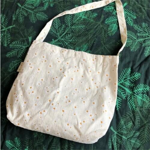 Women Canvas Shoulder Bags Embossed Daisy Design Ladies Beach Use Handbag Casual Tote Literary Books Bag Shopping Bag For Girls
