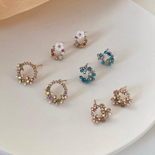 2021 Korean New Arrival Classic Round Rhinestone Wreath Stud Earrings Sweet Flower Cirlce Jewelry Fashion Brincos Gift For Women