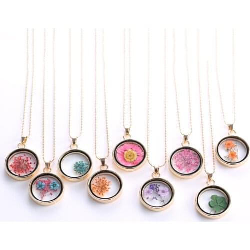 Dried Flower Real Dry Flower Round Locket Necklace Glass Charms Pendant Necklace Gold Chain Necklace for Women Jewelry Fashion