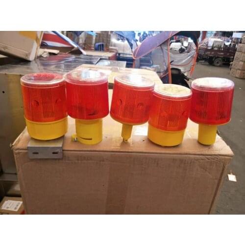 Factory whilesale outdoor Tower crane traffic cone roadblock solar flashing lights solar warning lights led strongpoint