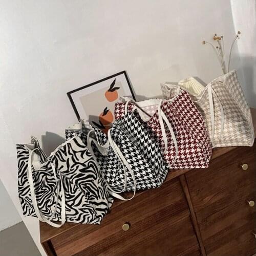 Plaid Tote Women Bag Vintage High-capacity Shoulder Bags Houndstooth Hasp Soft Handbag Shopping Bag Korean Lady Purses