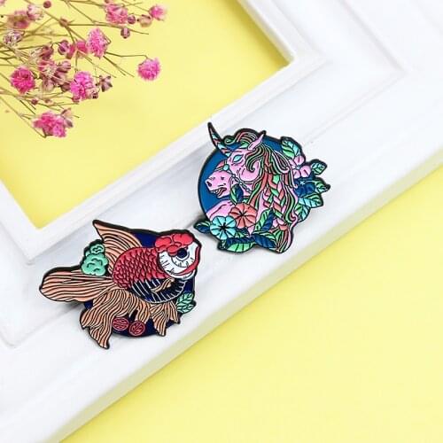 Red head goldfish Enamel Brooch Pink fine horse Lapel Pin Cartoon animal Flower leaf Fashion creativity Custom Badge