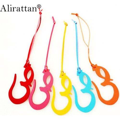 Alirattan New Genuine Leather Character Arabic W Letter Bag Charm Alphabet Keychain Customized Pendant Ornament INS