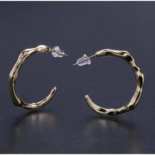 DasCus Stud Earrings