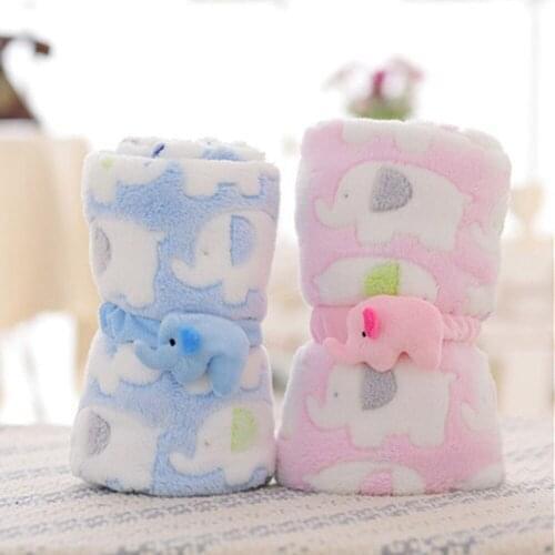 LITTLE YANNSUCA Fleece Blankets On The Sofa