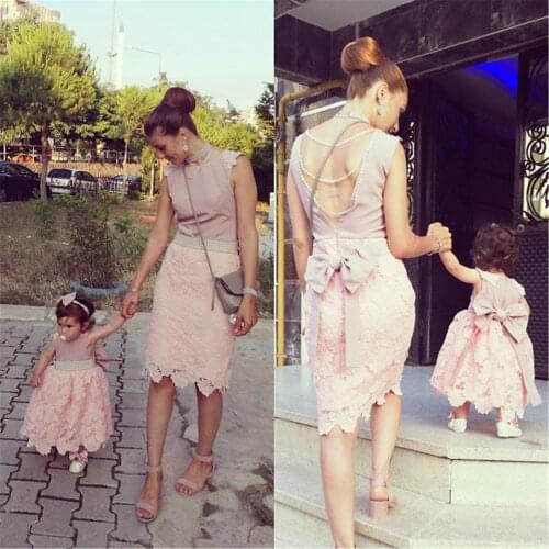 Pink Pearl Beading Sleeveless Mother Daughter Dresses Backless Bow Back Mom and Girls Birthday Party Dresses Celebration Gowns