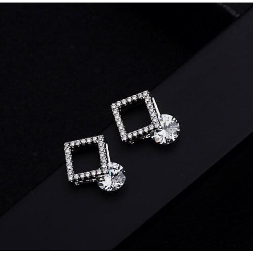 CHYI-gogo Stud Earrings