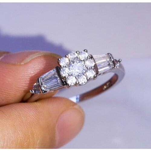 JK Wedding Femme Ring Flower Shaped CZ Setting Classic Engagement Ring For Women With Creative Design Jewelry Ring Band