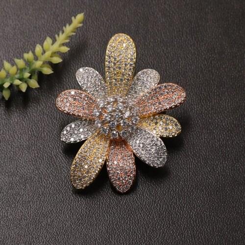Lanyika Fashion Jewelry Western Style Delicate Flower Brooch Pendant Dual Use for Banquet Micro Paved Luxury Bridal Best Gift