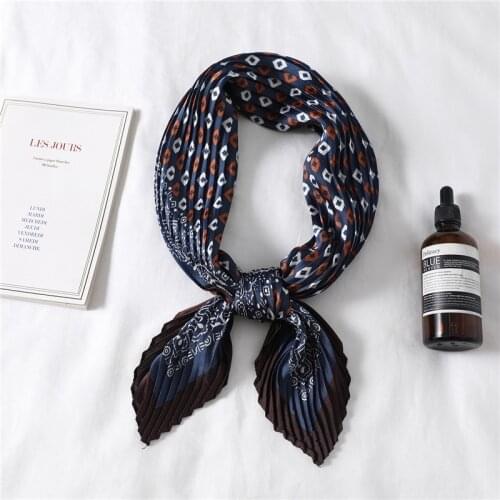 2021 New Women Crinkle Scarf Square Silk Neck Scarves Designer Female Shawl and Wraps Leopard Lady Print Hair Pleated Foulard