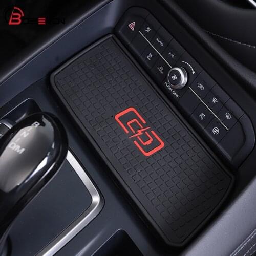 Car QI wireless charger for Haval F7 F7X 2018 2019 2020 charging plate wireless phone charger accessories for iPhone 8