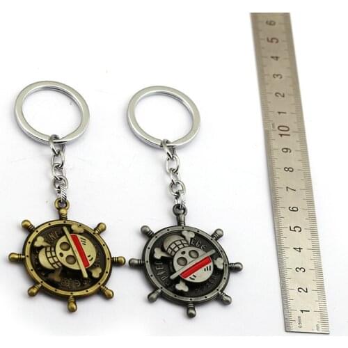 New One Piece Metal Gold Keychain Luffy Straw Skull Turnable Key Chain Ring For Men Car Women Bag Souvenir Jewelry Chaveiro