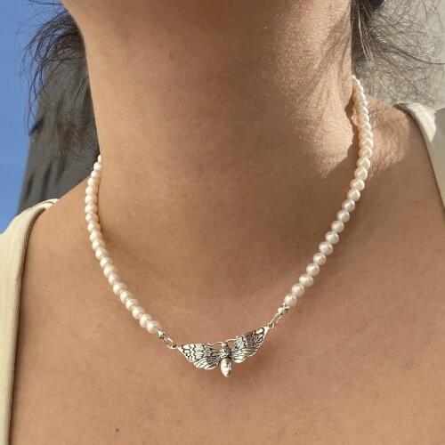 Goth pearl death moth necklace for women teenage girls grunge aesthetic insect clavicle necklace summer women punk cool necklace