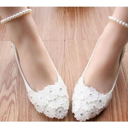 Lace flower wedding shoes womens fashion handmade new design 2018 white color bridesmaid shoes lady beading strap party shoes