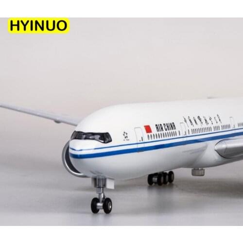1/157 Scale Airplane B777 47CM Dreamliner Aircraft Air China Airlines Model W Light and Wheel Diecast Plastic Resin Plan