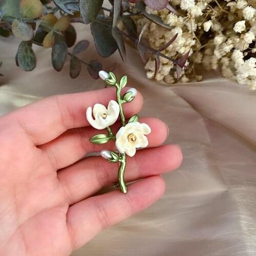 CINDY XIANG New Fashion Enamel Metal Brooch Pins For Women And Men White Magnolia Flower Brooches For Wedding Party Jewelry Gift