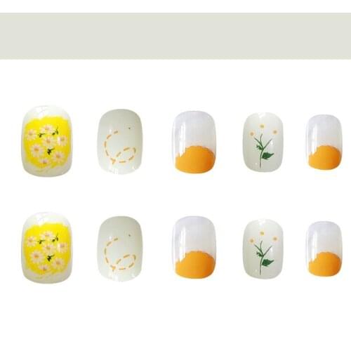 24Pcs Little Daisies False Nails Glue Type Removable Short Paragraph Small Fresh Fashion Manicure Set Nail Art Tools NN
