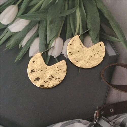 Casual Gold Color Plating V notch Round Textured Irregular Stud Earrings For Women Girl Elegant Gorgeous Unique Party Jewelry