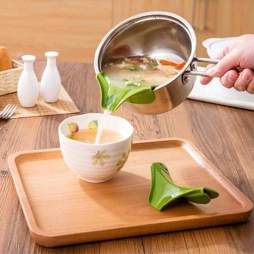 1PC Silicone pots pans rim leak-proof kitchen silicone funne Anti-spill Drain Spout Slip on Mess Cooking Tool