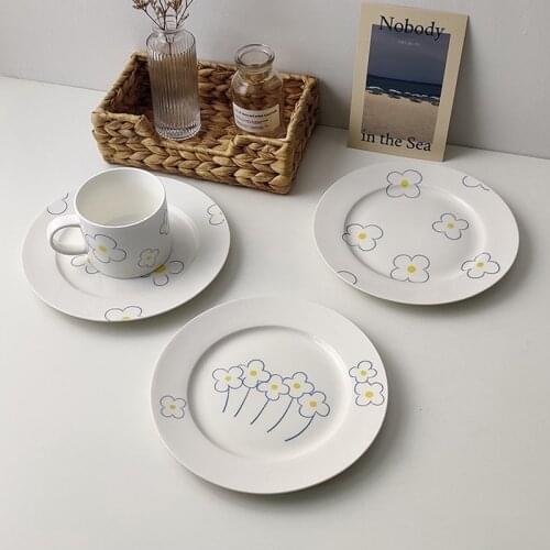접시 Plateau Small Blue Flower Art Breakfast Plate Ins Korean Cute Girl Heart Ceramic Photo Tableware Тарелки Поднос Decorative