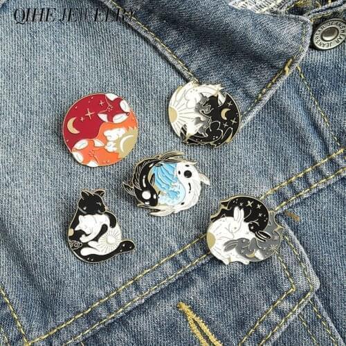 Yin Yang Enamel Pin Hugging Animals Lapel Pin Night And Day Badges Black White Dragon Cat Fish Rabbit Fox Friendship Lover Gifts