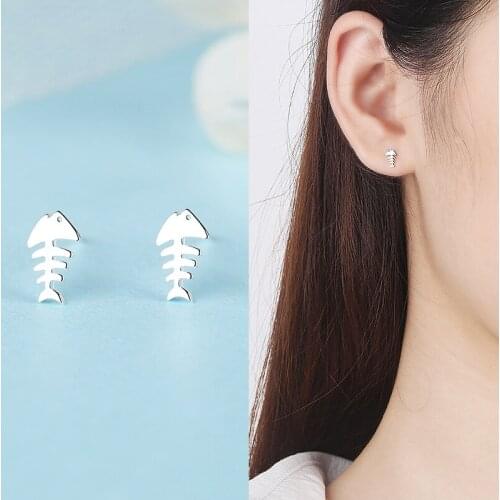 Trendy Cute Fish Type Stud Earrings Temperament Simple Design Statement Earring Jewelry Metal Geometric Fashion Earrings