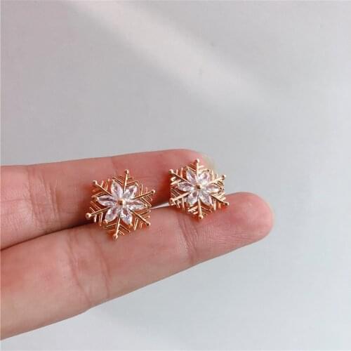 XIYANIKE 2020 Fashion New Cool Summer Snowflake Earrings Flower Simple Stud Earrings Trendy Womens Accessories Statement Jewelry