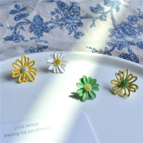Asymmetric Bohemian Flower Earrings for women Boho Daisy Stud Earrings Korean Cute Brincos Wedding Party Fashion Jewelry