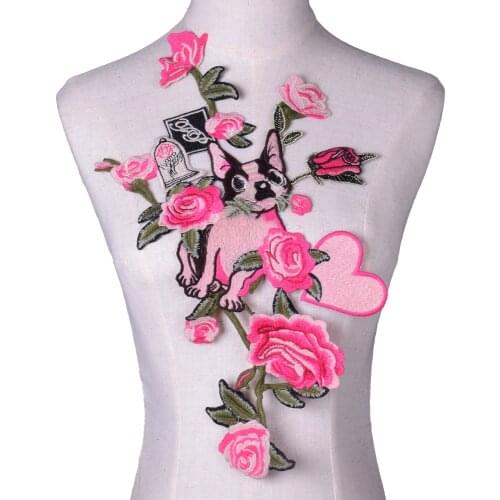 Cartoon Dog Pink Flower Embroidered Sew on Patches para Clothes Appliques Sweater Bag Badges Patches