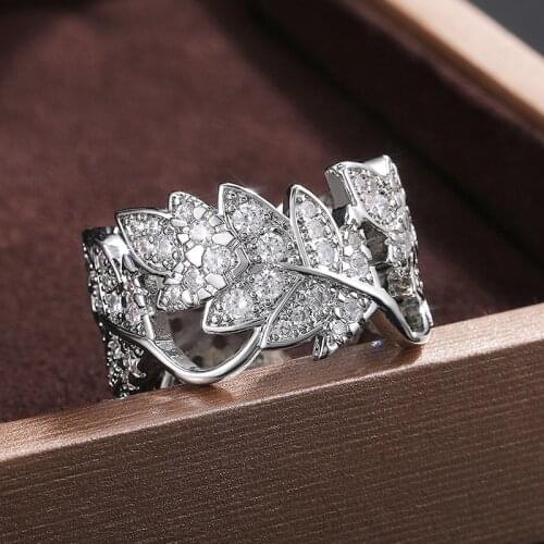 Huitan Creative Leaf Band Rings Women Micro Paved CZ Stones Shiny Bridal Wedding Evening Party Finger Rings High Quality Jewelry