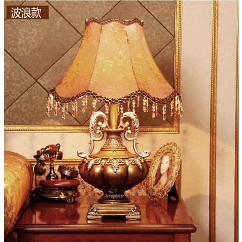 And high quality antique resin table lamp for modern fashion desk lamp