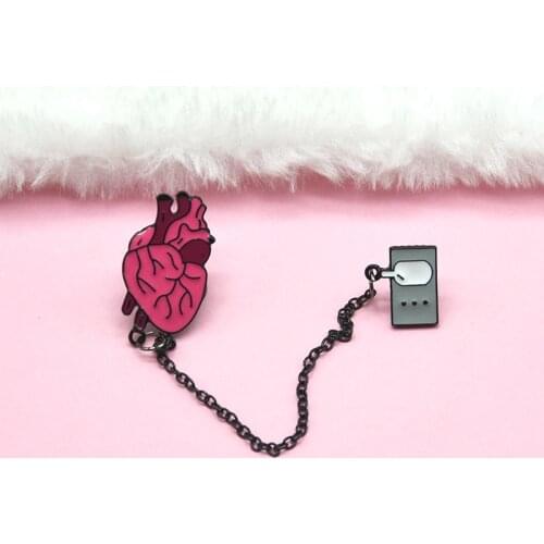 Remote Control Heart Badge Creative Personality Blood Vessel Heart Link Metal Enamel Brooch Fashion Lapel Backpack Jewelry Gift