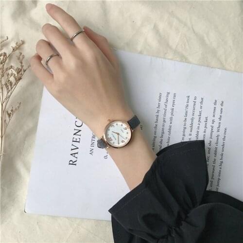 Minimalist Style Temperament Korean Version Of The Small Girl Retro Hong Kong Style Quartz Watch, Gift Clock For Girlfriends