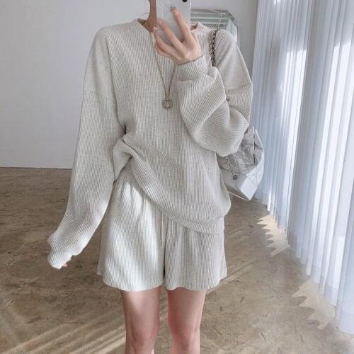 2021 Korean Casual All-Match Round Neck Strip Design Loose Long-Sleeved Womens Sweater High Waist Straight Shorts Sports Suit