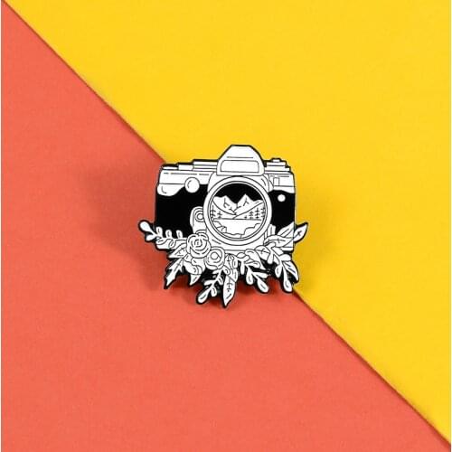 Simple black and white camera flower Pin brooches Badge Pin Cartoon Lapel Pin Denim Clothes Bag Hat Jewelry gifts for friends