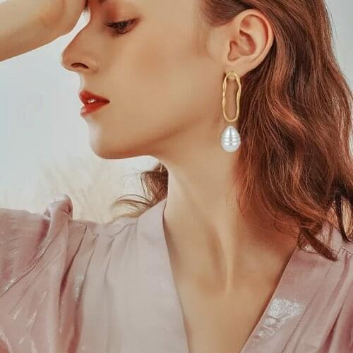 2021 New Fashion Statement Earrings For Women Vintage Simple Gold Metal Pearl Geometric Lady Hanging Earrings Trend Jewelry