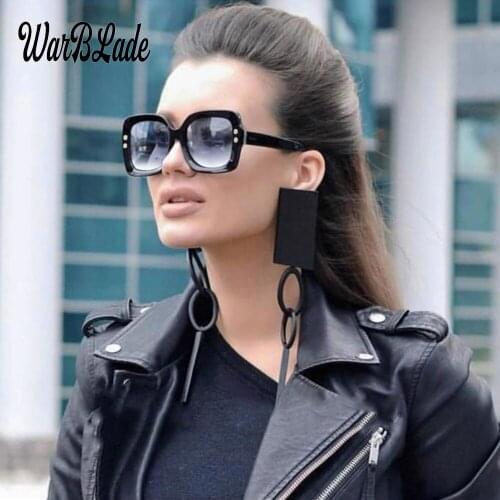 2018 New Women Luxury Small Square Sunglasses Brand Designer Frame Transparent Gradient Sun Glasses Oculos De Sol Feminino UV400