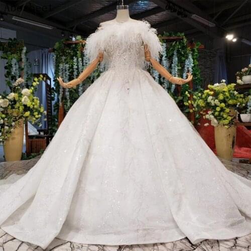 White Feather Strapless Neck Ball Gown Wedding Dress 2021 New Top Beads Fashion Wedding Gown Bridal Dress Long Trarin Shing Lace