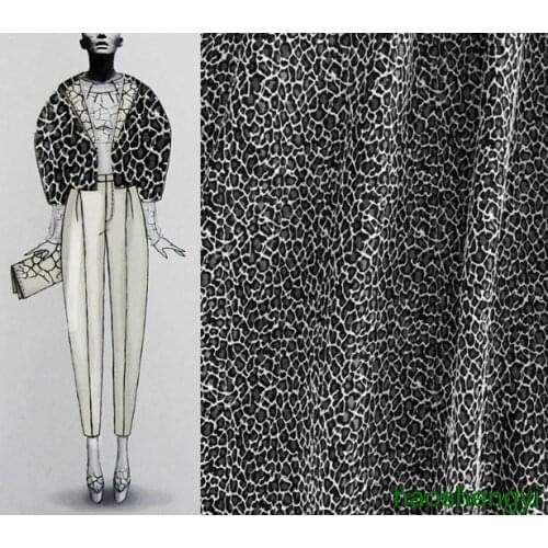 Black and white honeycomb irregular rock solid jacquard texture texture fashion fabric