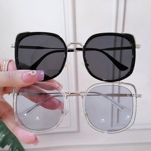 New Sunglasses Women Vintage Metal Butterfly Frame Round Fashion Brand Color Anti Blue Light Glasses Female Driving Decorative